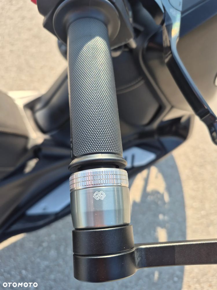 Yamaha X-max - 12