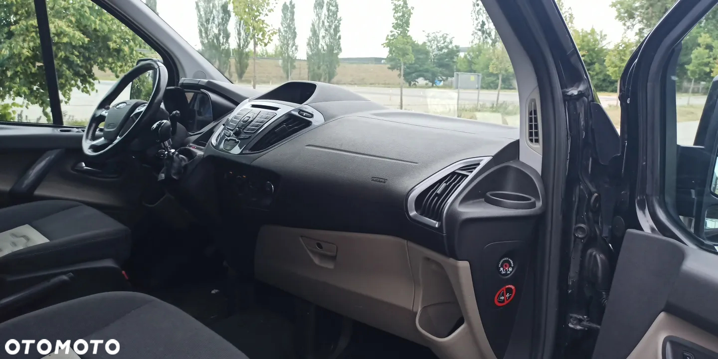 Ford Tourneo Custom - 25