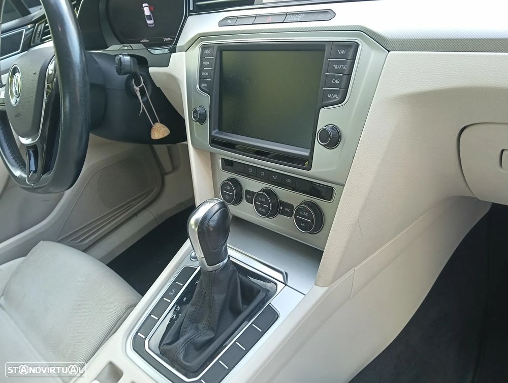Volkswagen Passat 2.0 TDI Highline DSG — fotografia 32
