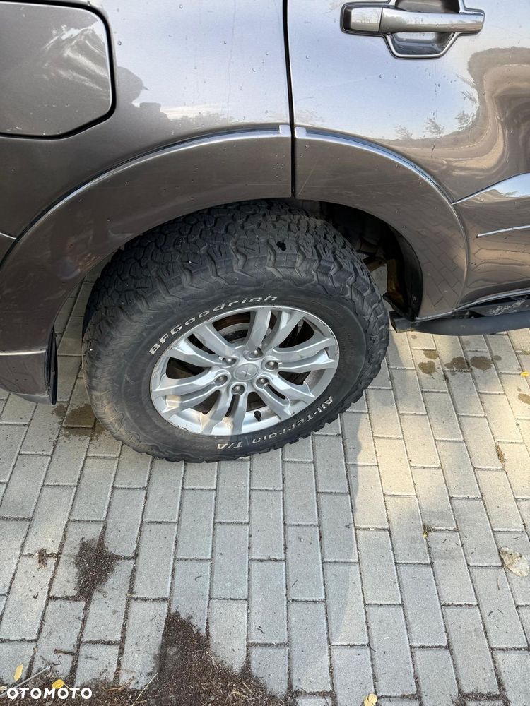 Mitsubishi Pajero - 10