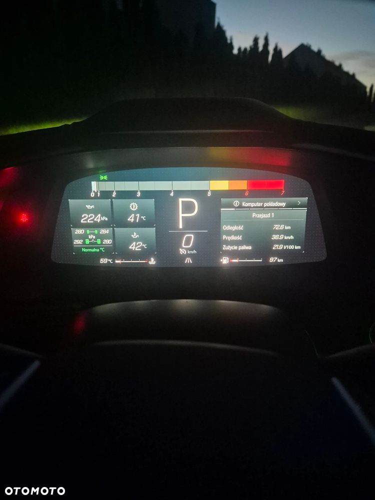 Chevrolet Corvette - 4