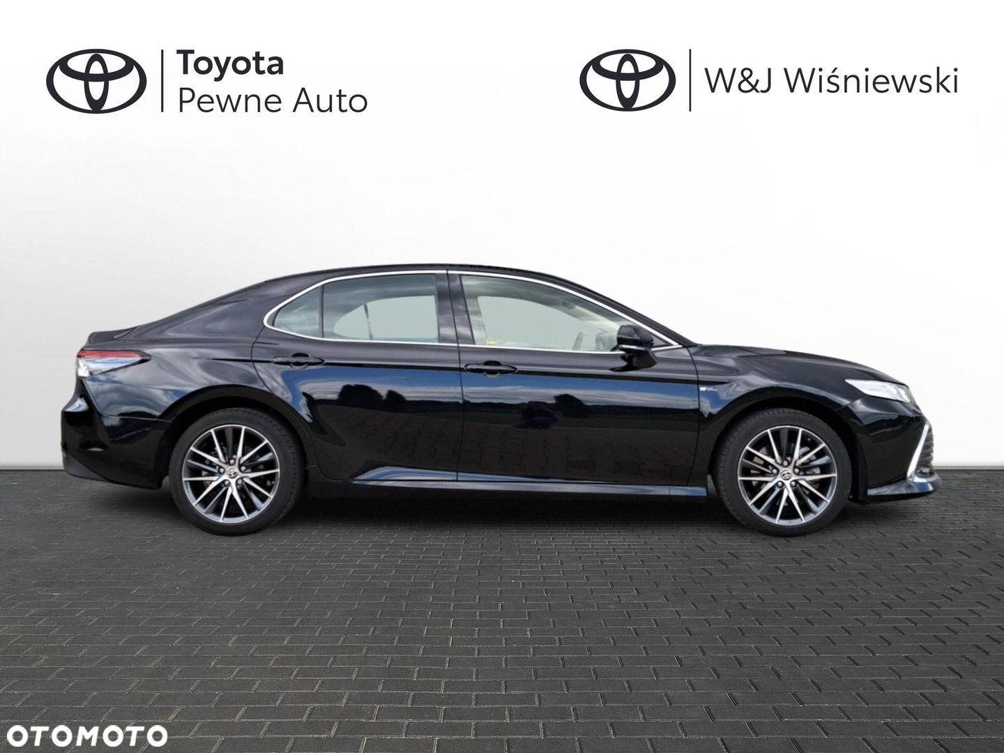 Toyota Camry - 17
