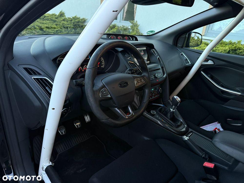 Ford Focus 2.0 EcoBoost ST - 22