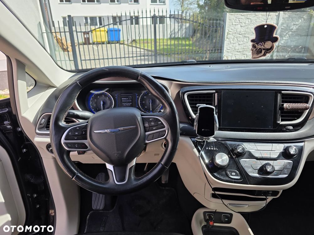 Chrysler Pacifica - 9