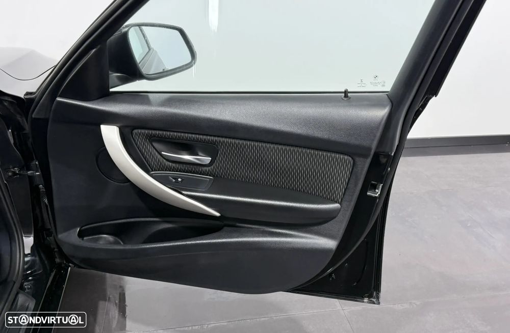 BMW 318 d Line Luxury - 45