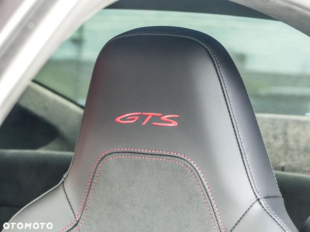 Porsche 911 Carrera T-Hybrid GTS - 12