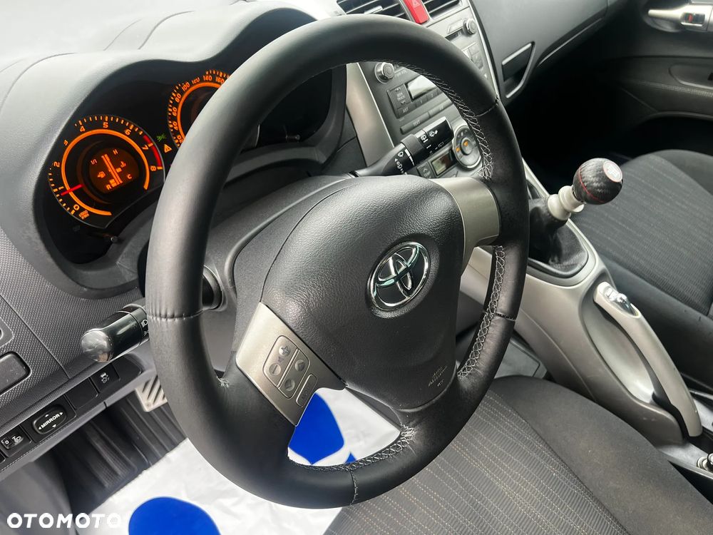 Toyota Auris 1.6 Executive - 13