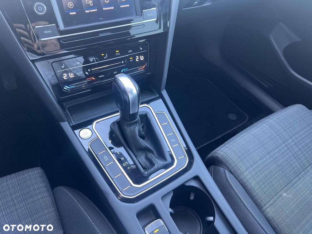 Volkswagen Passat - 12