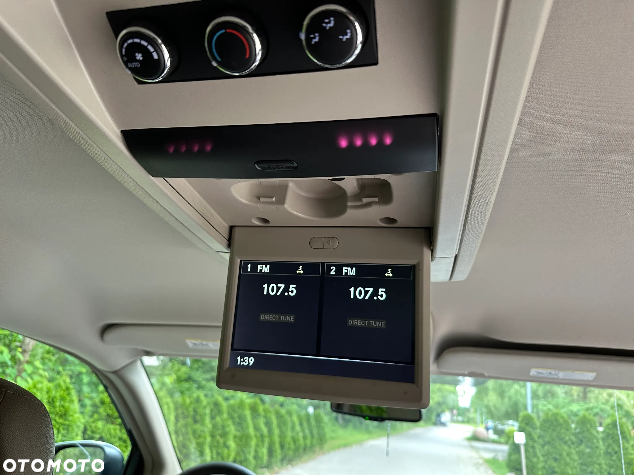 Chrysler Town & Country - 20