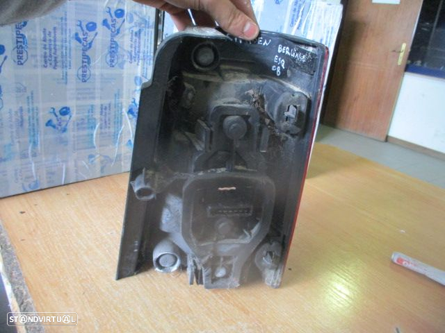 Farol Tras 9657977080 CITROEN BERLINGO 2008 ESQ Volet PEUGEOT PARTNER 1 BREAK FASE 2 2007 1.6HDI 90CV 4P CINZENTA - 2