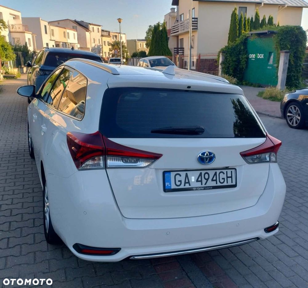 Toyota Auris Hybrid 135 Prestige - 6