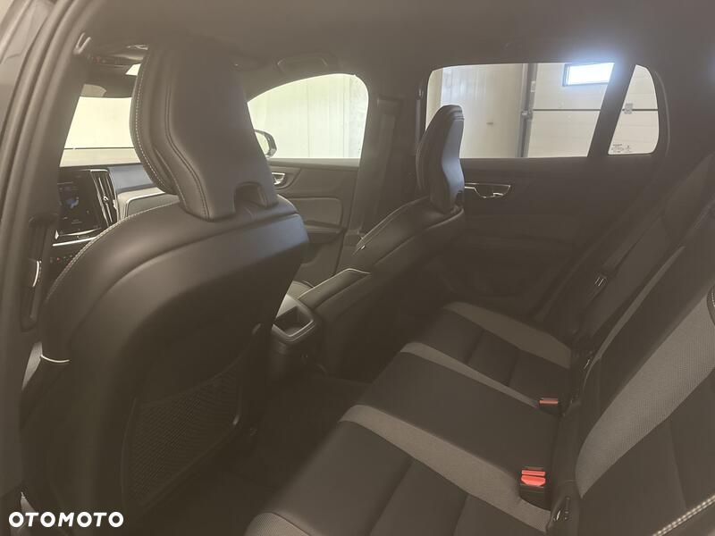Volvo V60 B3 B R-Design - 20