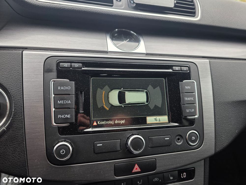 Volkswagen Passat - 15