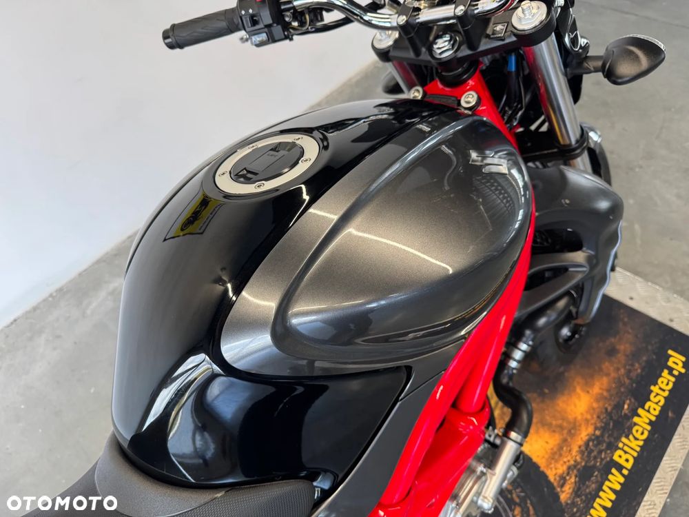 Suzuki Gladius - 17