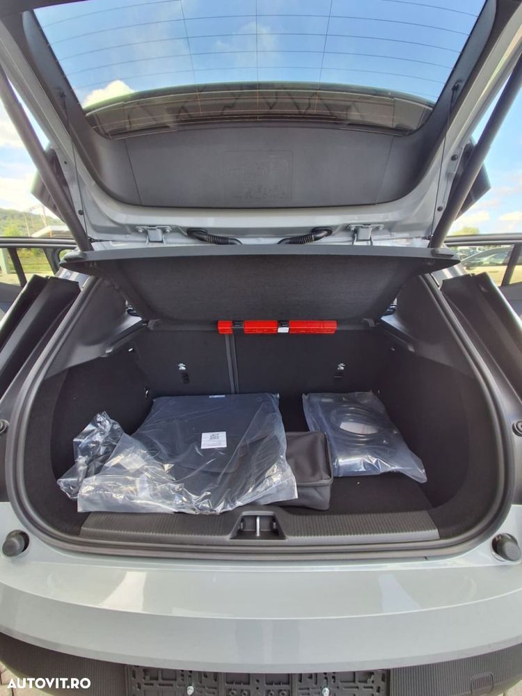 Volvo EX30 Single Motor Extended Range Plus - 17