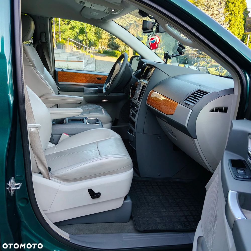 Chrysler Town & Country - 2