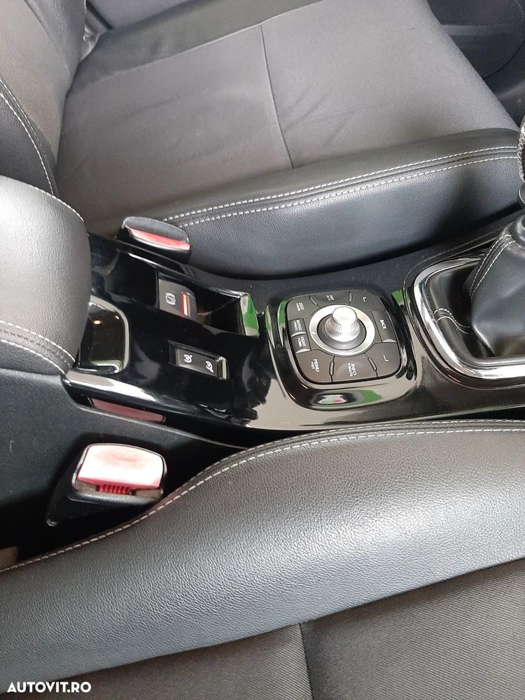 Renault Megane ENERGY dCi 130 Start & Stop Bose Edition - 8