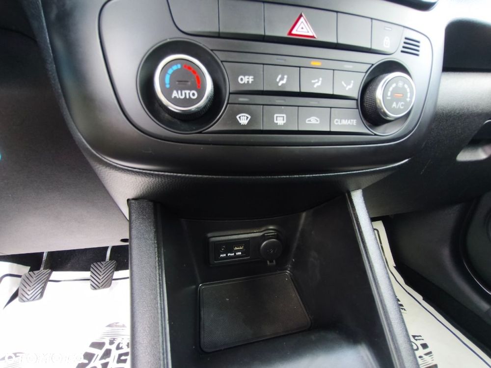 Kia Venga - 12