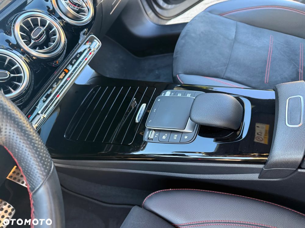 Mercedes-Benz CLA 200 4-Matic AMG Line 8G-DCT - 11