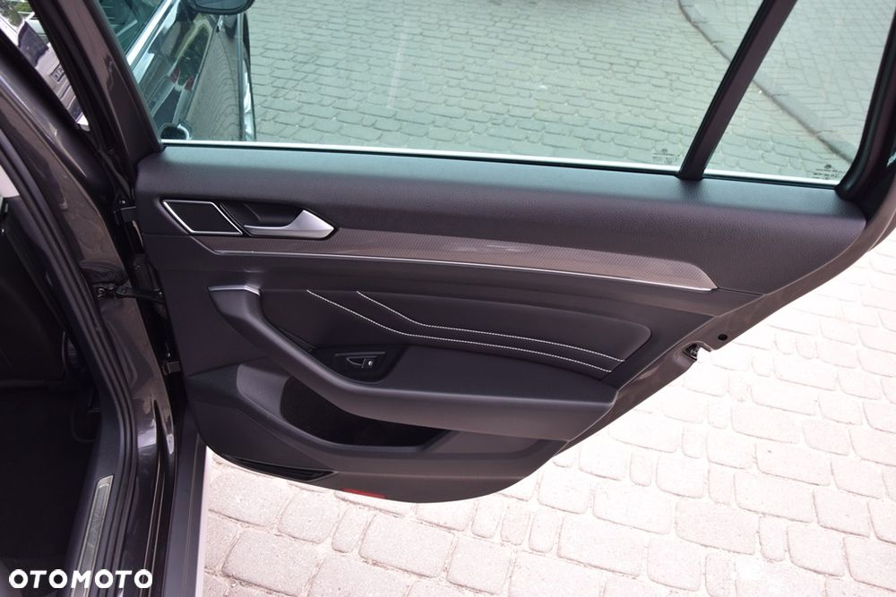 Volkswagen Passat Alltrack 2.0 TDI SCR DSG 4Motion - 32