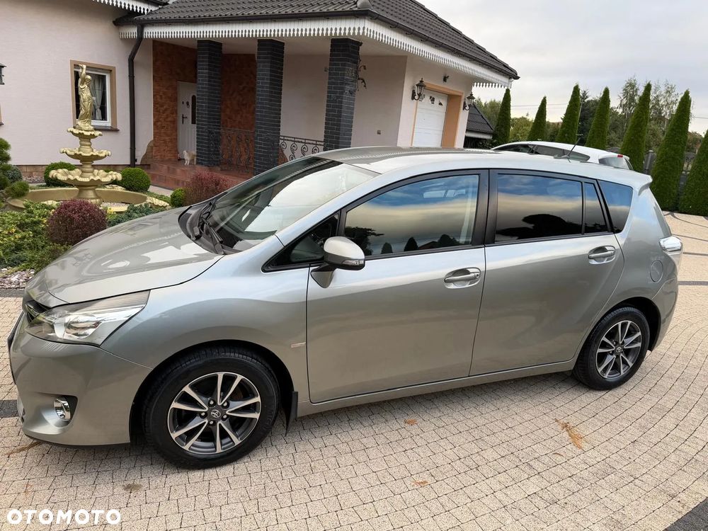 Toyota Verso 2.0 D-4D 5-Sitzer - 14