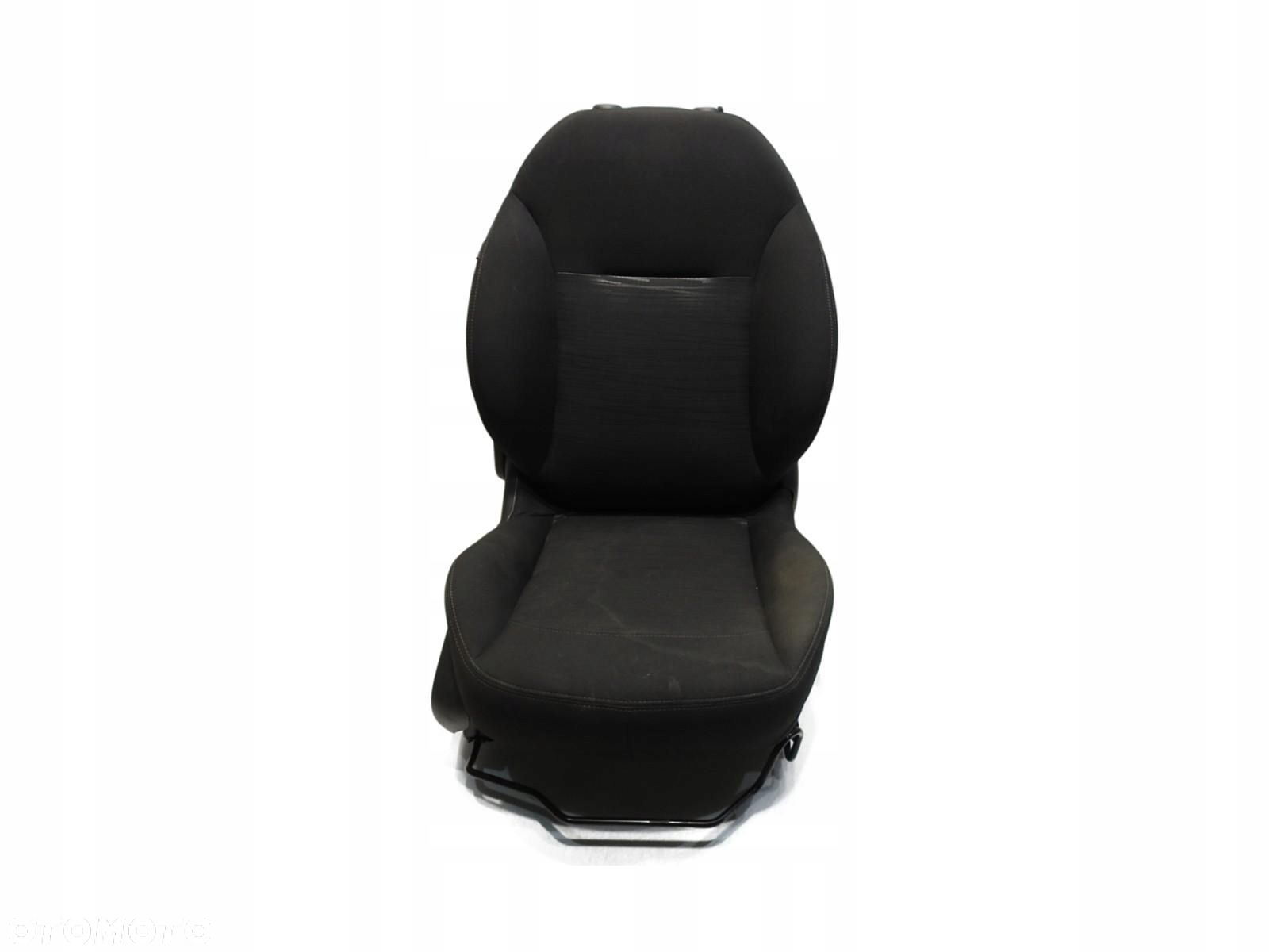 FOTEL PRAWY PRZEDNI PRZÓD PEUGEOT 208 - 1