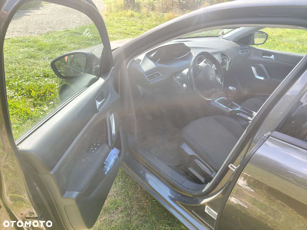 Peugeot 308 - 8