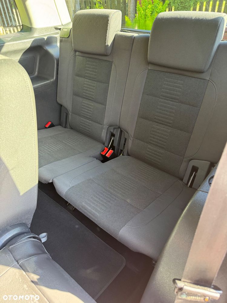 Volkswagen Touran 2.0 TDI DPF Highline - 25