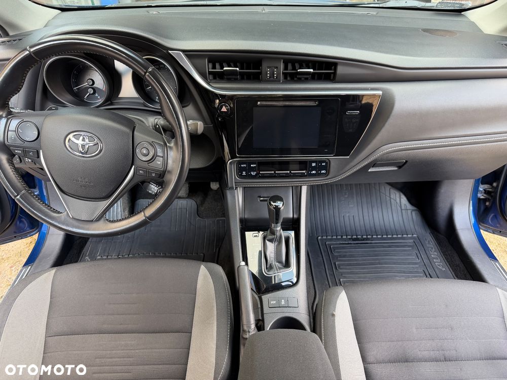 Toyota Auris - 16