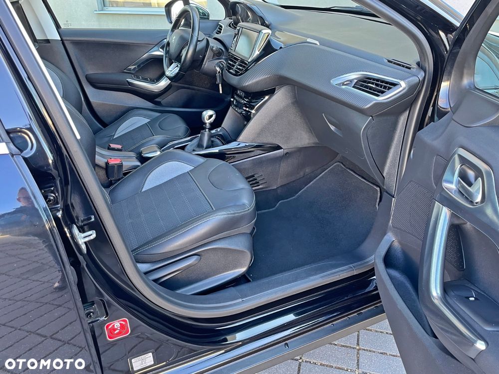 Peugeot 2008 PureTech 130 GPF Black Edition - 23