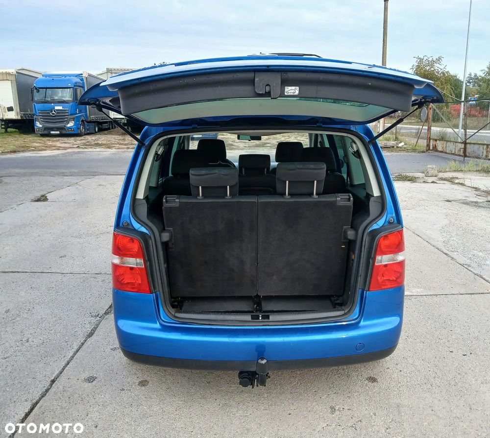 Volkswagen Touran - 11