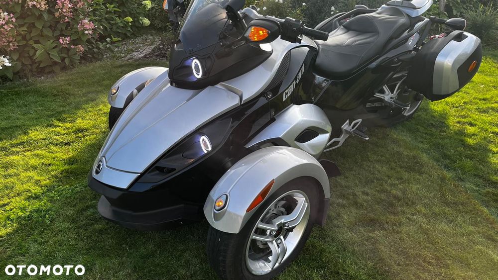 Can-Am Spyder - 2