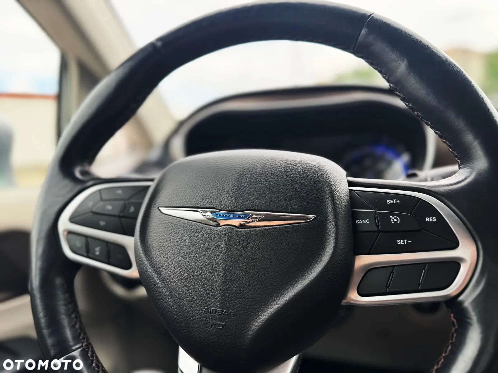 Chrysler Pacifica - 23
