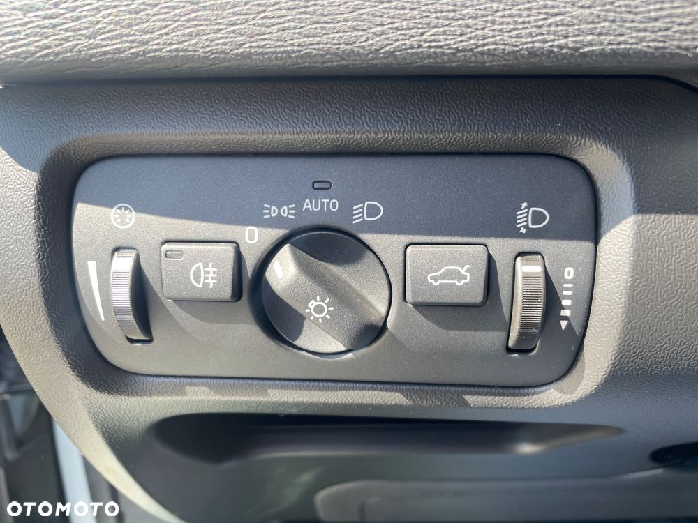 Volvo V40 T3 Kinetic - 13