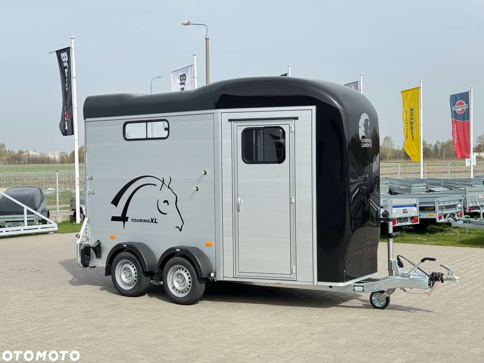 Cheval Liberte Touring Country XL przyczepa na dwa konie | duża siodlarnia | drzwi boczne | rampa przednia | 387×179 cm | ALUMINIOWA | Debon | dostawa | mocna i solidna | - 2