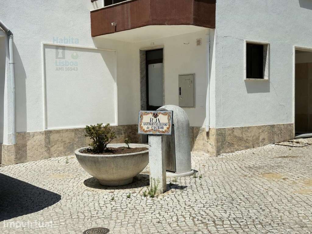 Box Garagem Fechada no Centro do Entroncamento