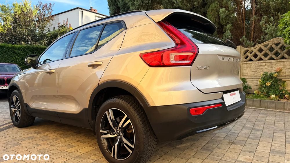 Volvo XC 40 B3 B DKG Ultra Black Edition - 8
