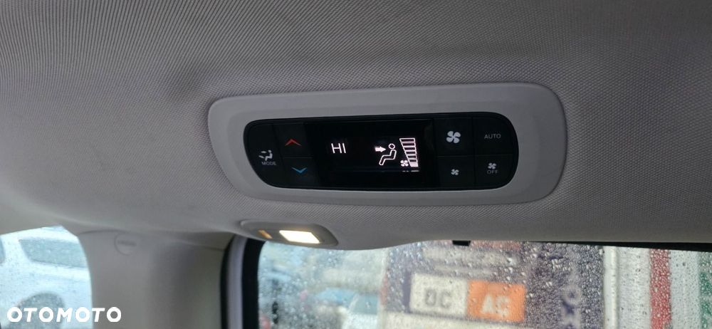 Chrysler Pacifica - 36