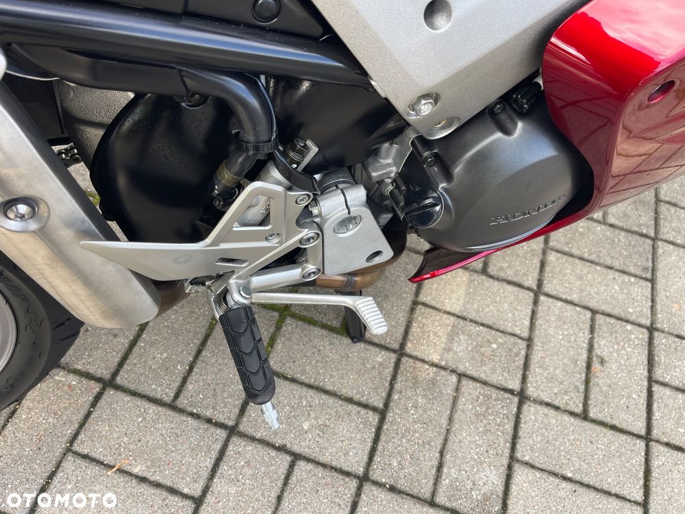 Honda VFR - 13
