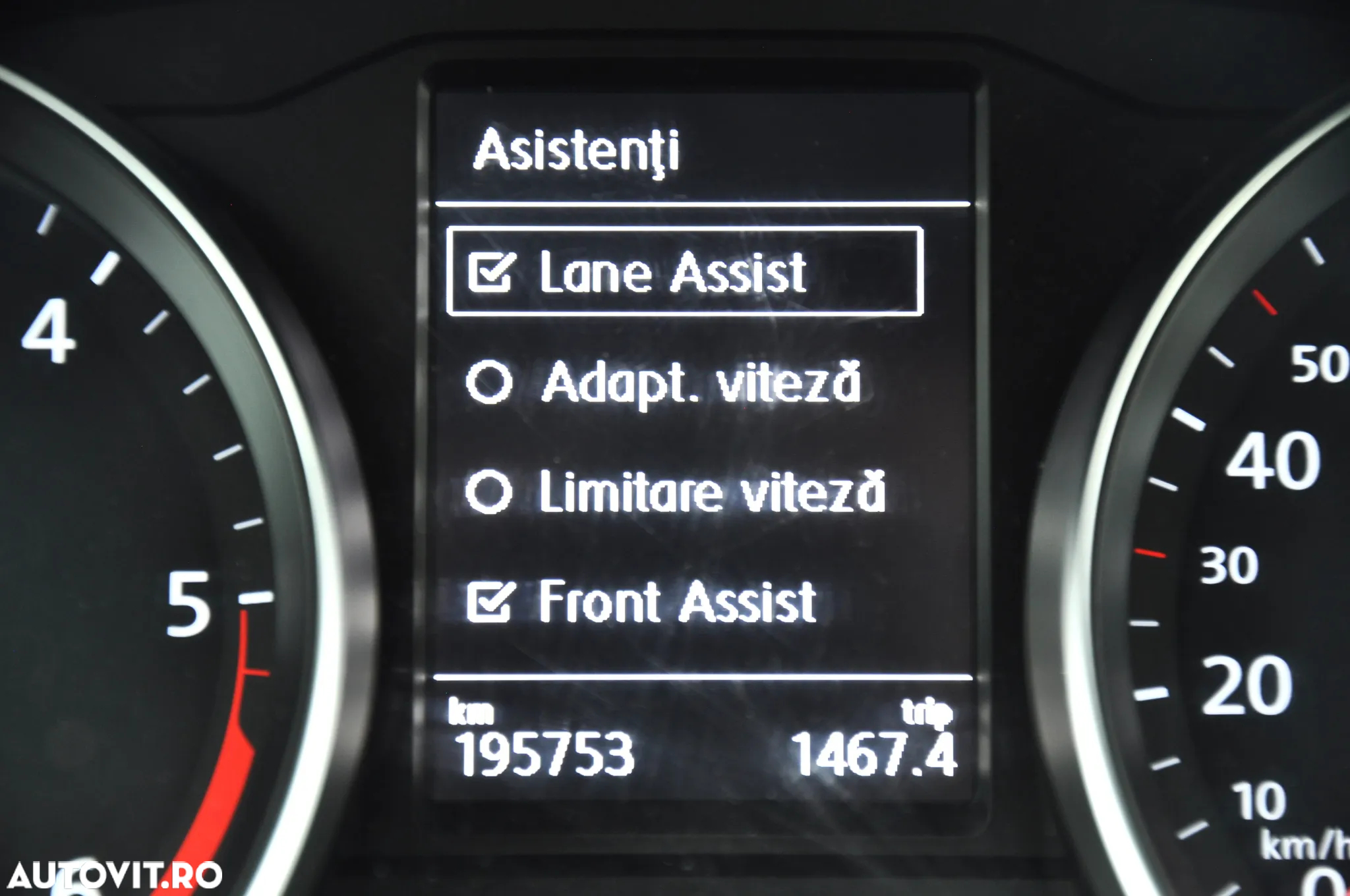 Volkswagen Passat Variant 2.0 TDI DSG Trendline - 24