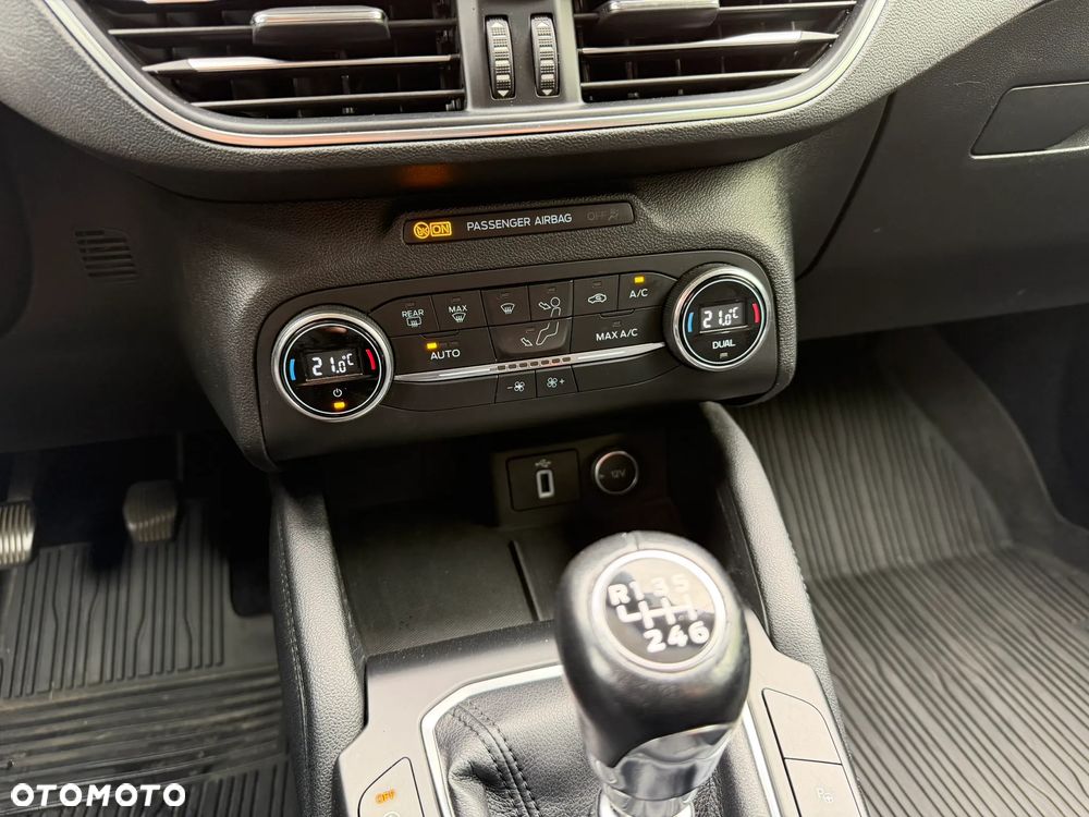 Ford Focus 1.5 EcoBoost Titanium - 13