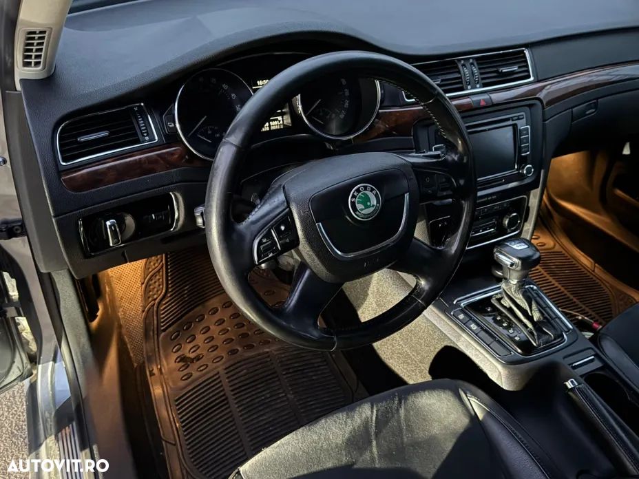 Skoda Superb 2.0 TDI Elegance DSG - 6