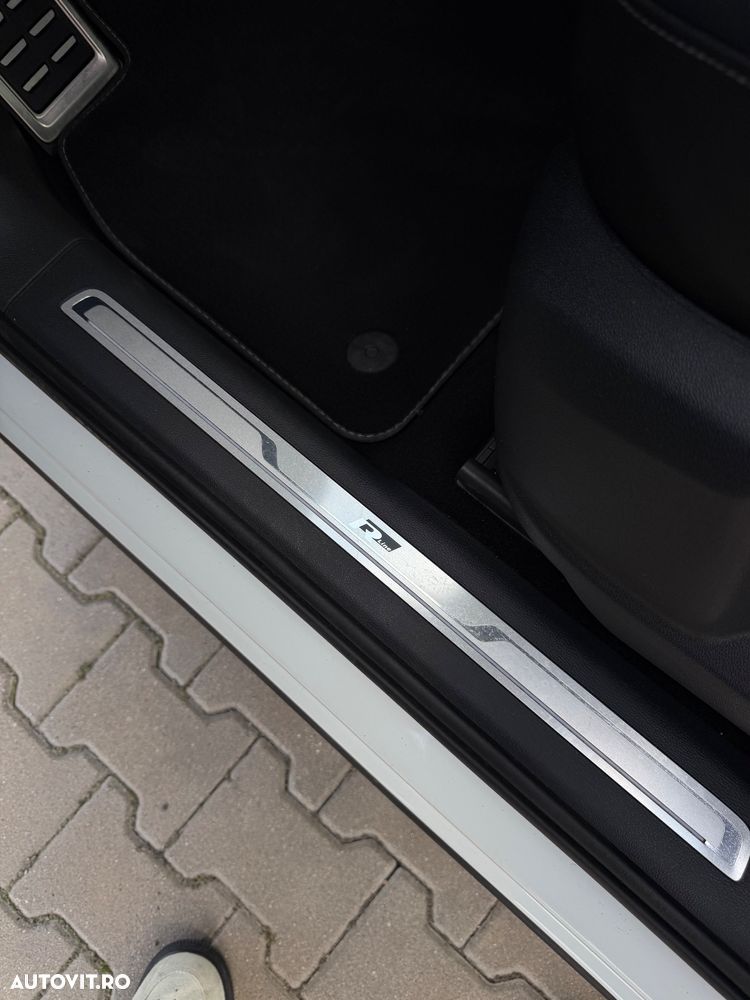 Volkswagen Tiguan - 11