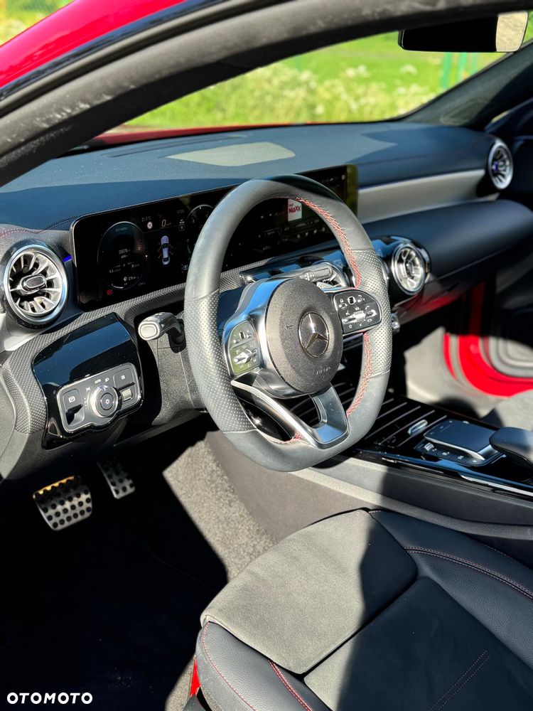 Mercedes-Benz CLA - 12