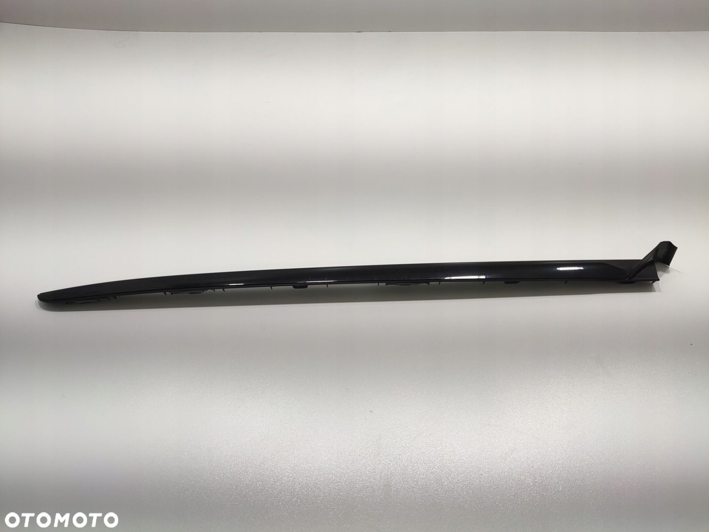 LISTWA SZYBY CZOŁOWEJ PRAWA PEUGEOT 3008 II 2016-2024 9810111980 - 2
