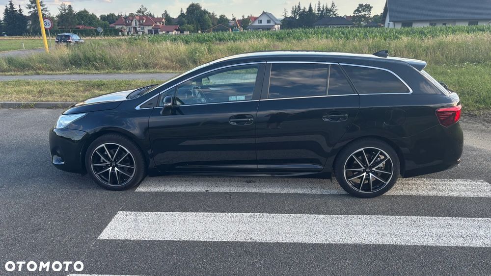 Toyota Avensis 1.8 Premium MS - 9