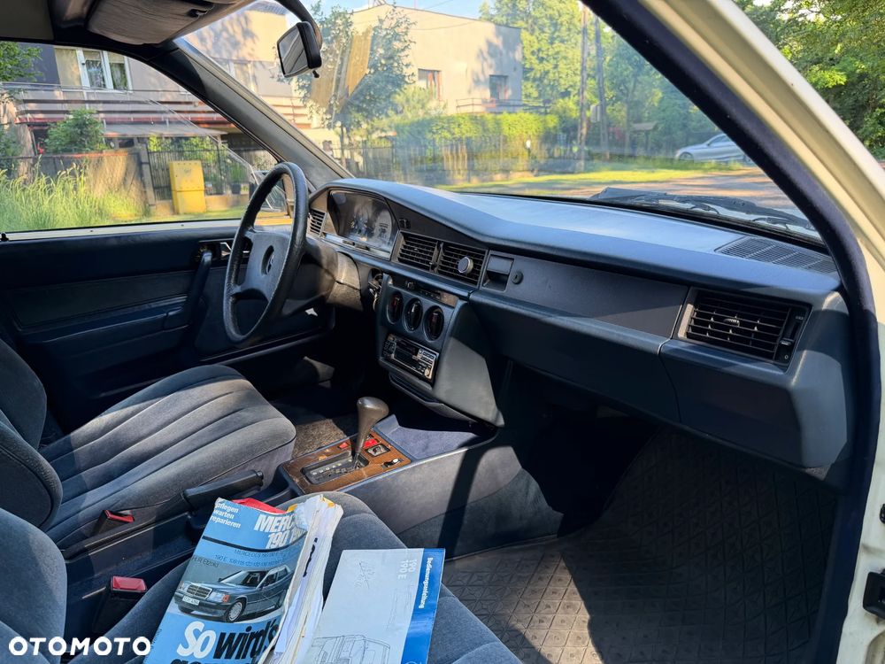 Mercedes-Benz W201 (190) - 28