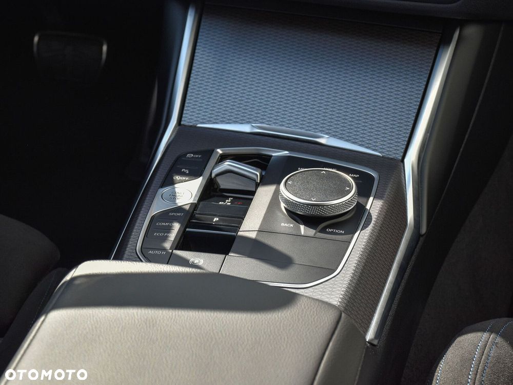 BMW Seria 3 330i xDrive M Sport - 31