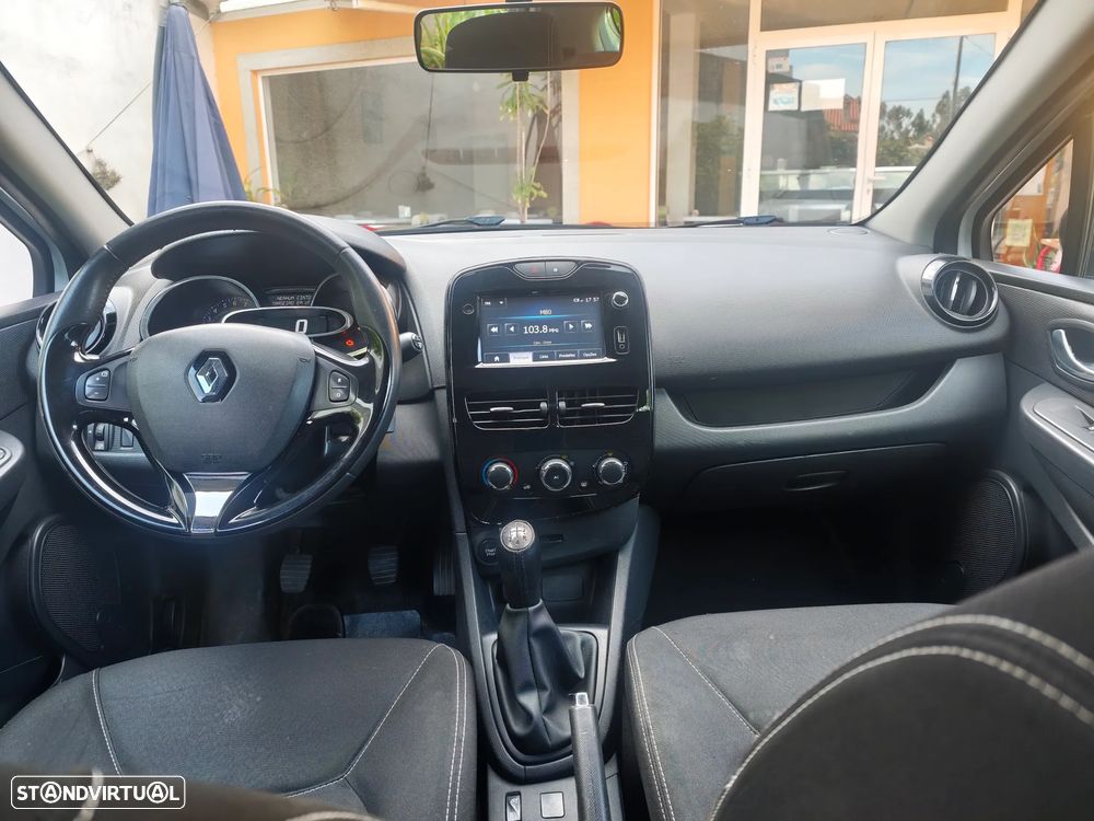 Renault Clio 1.2 16V 75 LIMITED - 18