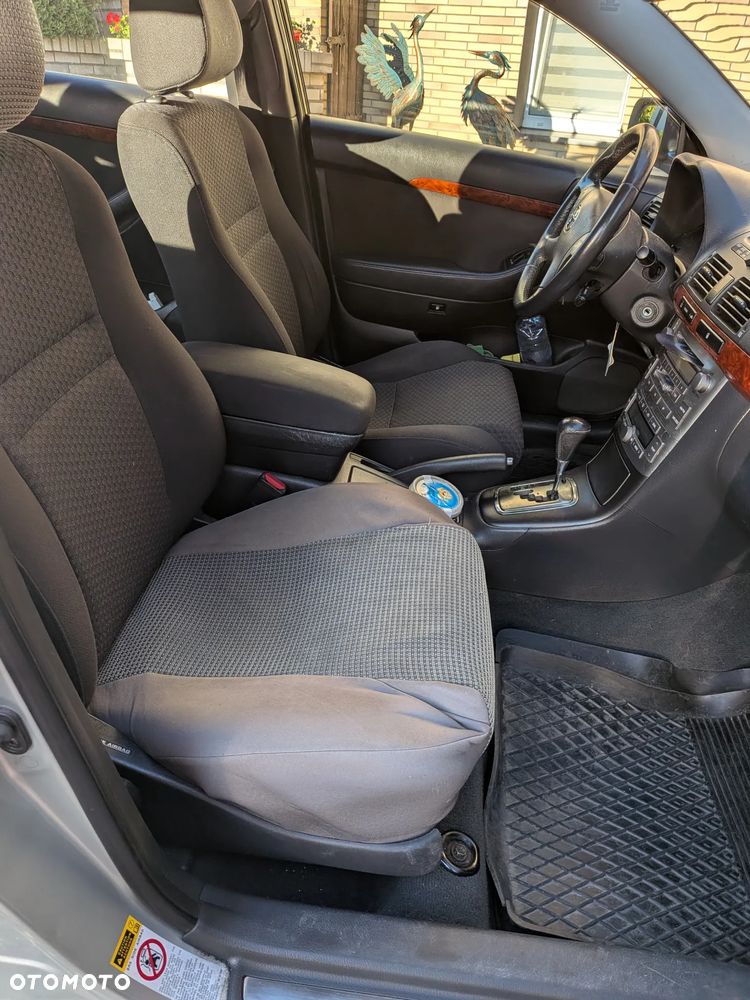 Toyota Avensis - 5